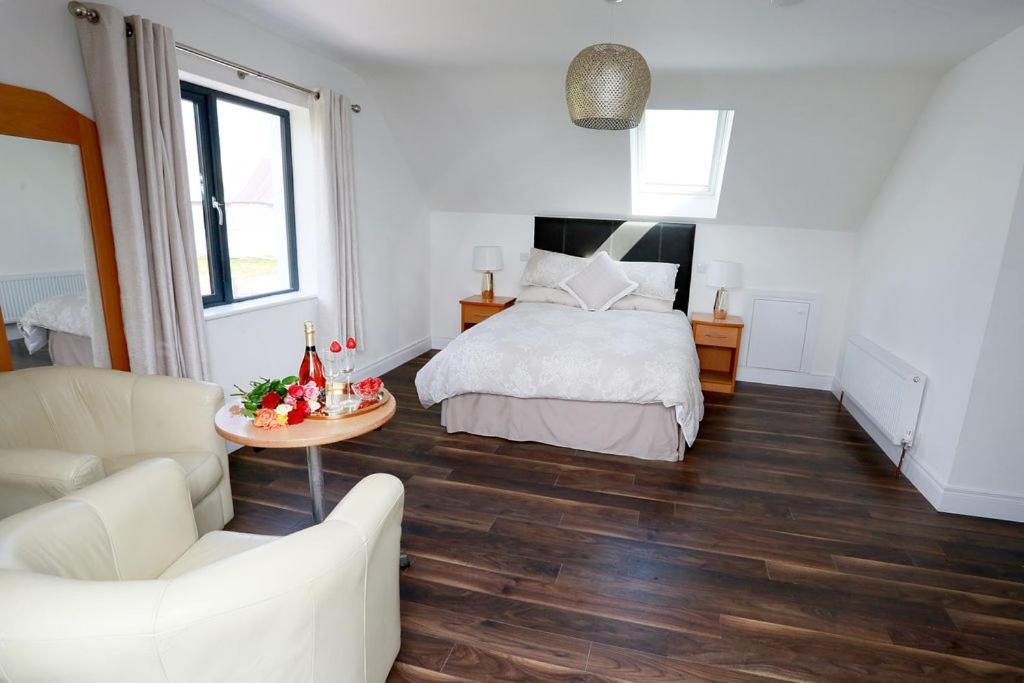 Luxury 6 Bedroom Spiddal Villa, Jacuzzi, Balcony Galway Kültér fotó